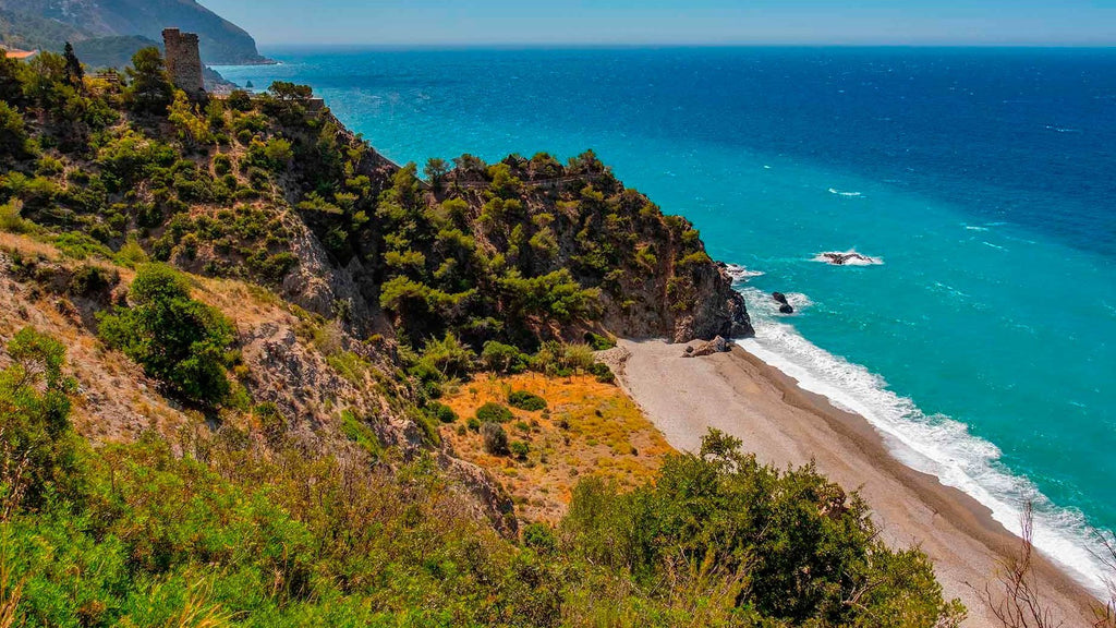 Playa de Maro: Un Paraíso Natural en Nerja