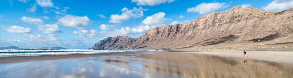 Playa de Famara: Paraíso de Surf y Naturaleza en Lanzarote